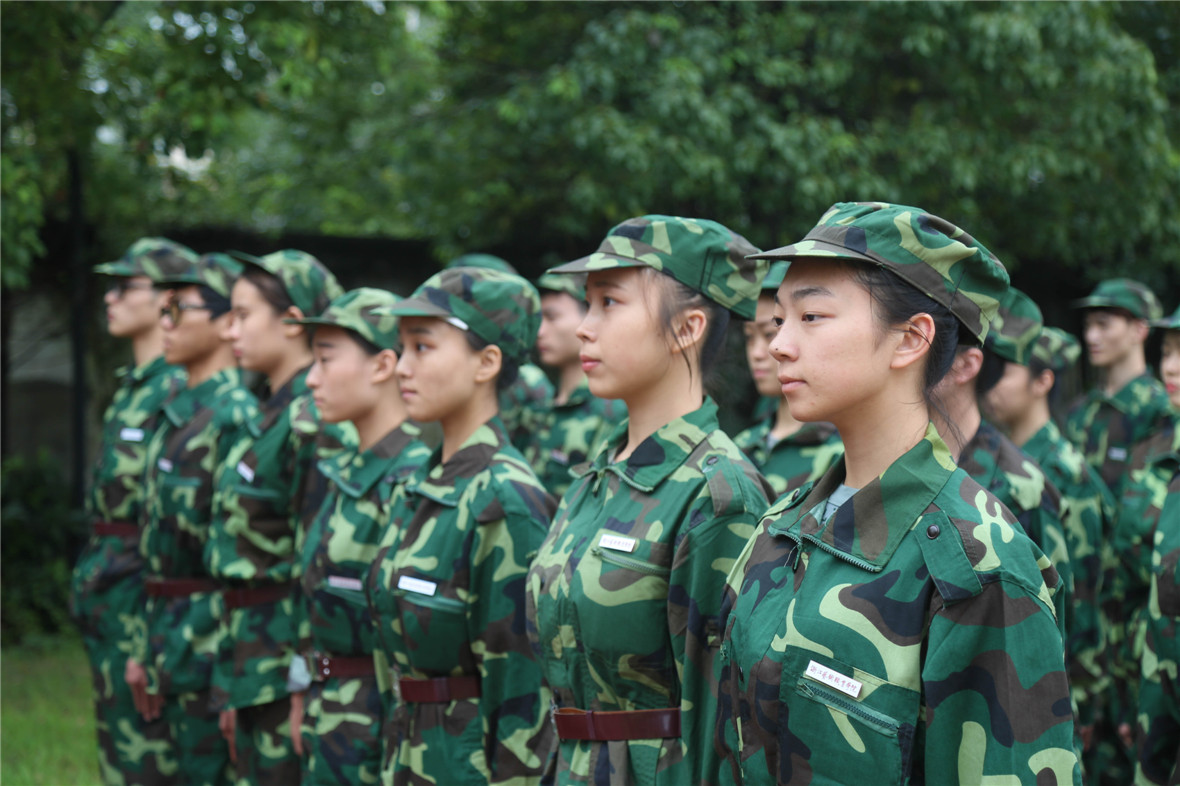 【军训进行时】吃得苦学得进,2015大专新生军训开营