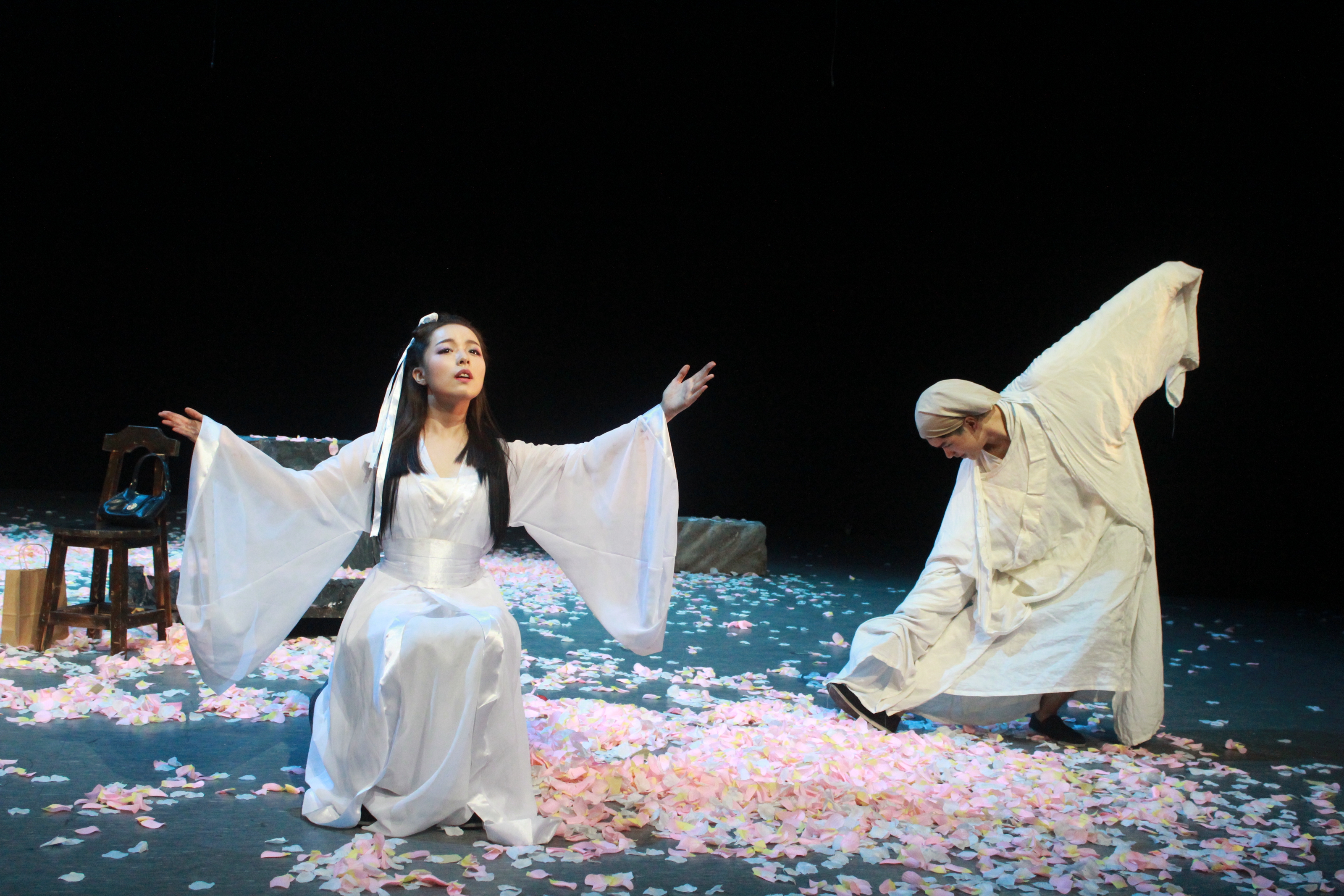 戏剧系上演经典剧作《暗恋桃花源》