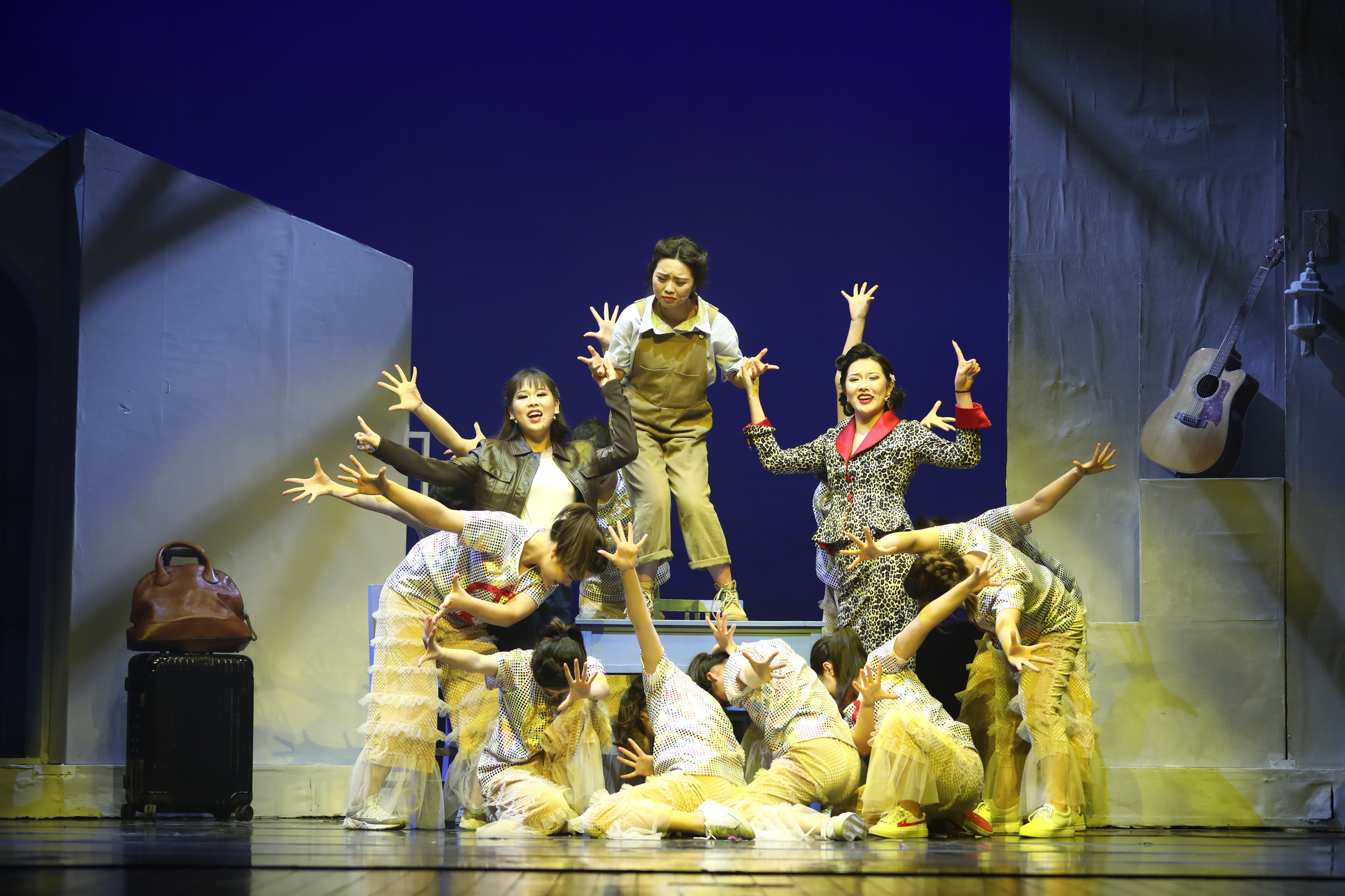 音乐系16级歌舞表演班毕业汇报之音乐剧《妈妈咪呀》拉开2018年浙艺"