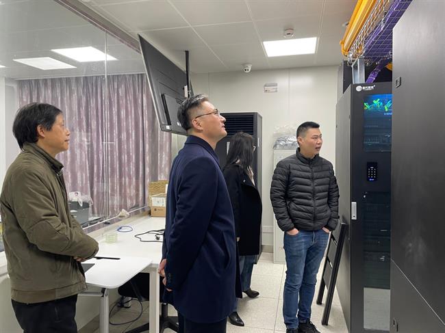 服务器中心.jpg 服务器中心.jpg