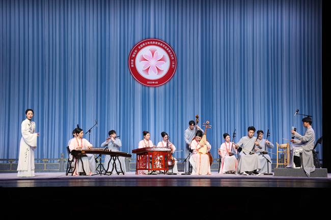 《王熙凤大闹宁国府·泼辣货名闻里外》荣获第四届“梨花杯”全国青少年戏曲教育教学成果展示活动戏曲器乐演奏组优秀表演作品.jpg 《王熙凤大闹宁国府·泼辣货名闻里外》荣获第四届“梨花杯”全国青少年戏曲教育教学成果展示活动戏曲器乐演奏组优秀表演作品.jpg