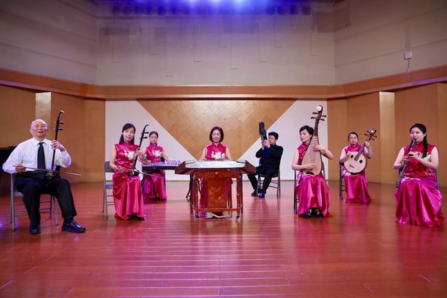 国家级非遗传承人沈凤泉现场指导(2021年 浙艺“江南丝竹音乐演奏团”入选文旅部全国民族器乐展演).jpg 国家级非遗传承人沈凤泉现场指导(2021年 浙艺“江南丝竹音乐演奏团”入选文旅部全国民族器乐展演).jpg