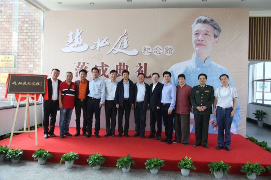 赵家弟子和家人合影