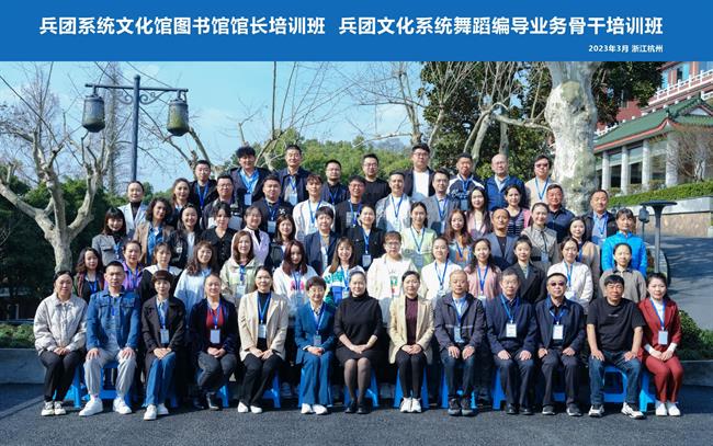 合影_副本.jpg 合影_副本.jpg