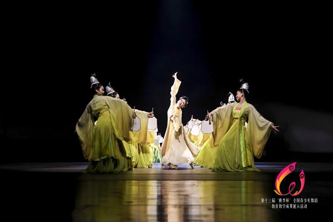 群舞《众里寻他》等7项目入围第十三届“桃李杯”展演.jpg 群舞《众里寻他》等7项目入围第十三届“桃李杯”展演.jpg