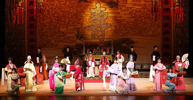 校团联合打造省属艺术单位新年展演季《五女拜寿》.jpg 校团联合打造省属艺术单位新年展演季《五女拜寿》.jpg