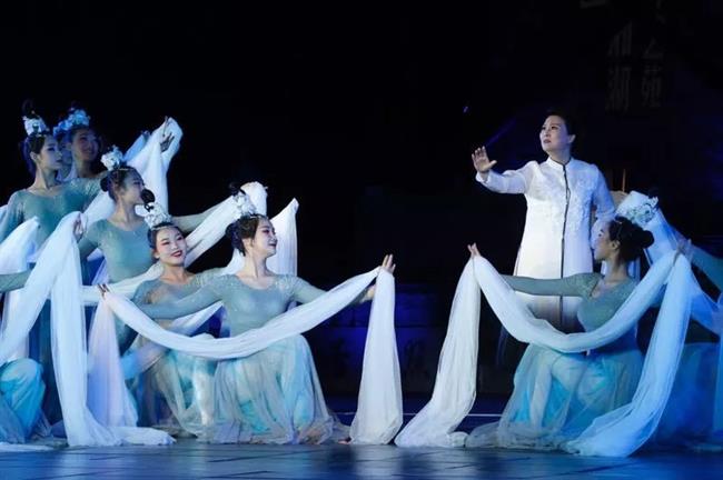 《跨·越湘湖 花开艺苑 文旅融合 山水课堂》实践演出.jpg