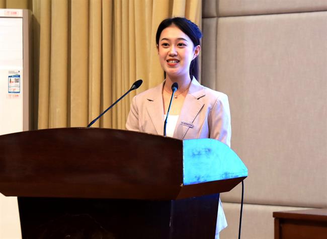 黄霜霜.jpg 黄霜霜.jpg