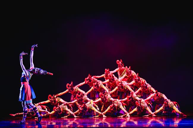 1.原创作品《畲家女儿拍》获2012年文华艺术院校奖——第十届“桃李杯”舞蹈比赛群舞一等奖.jpg 1.原创作品《畲家女儿拍》获2012年文华艺术院校奖——第十届“桃李杯”舞蹈比赛群舞一等奖.jpg