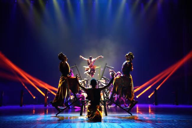 3.原创作品《凳之龙》入选2015年获国家艺术基金资助项目,获2015年全国第四届大学生艺术展演活动乙组一等奖、优秀创作奖.jpg 3.原创作品《凳之龙》入选2015年获国家艺术基金资助项目,获2015年全国第四届大学生艺术展演活动乙组一等奖、优秀创作奖.jpg