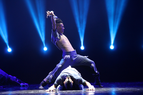 舞蹈系举行舞越钱江中国舞男班基础训练展示