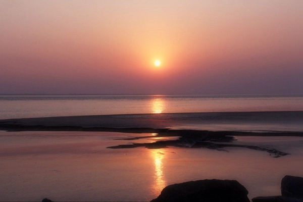 前方海阔天空,一路坦荡,衬得世界那么灿烂.(摄影:学生记者 王哲能 )