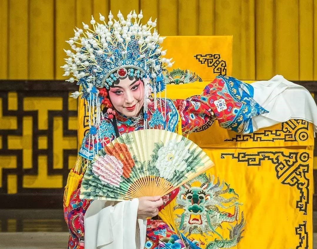 京剧表演的虚拟动作