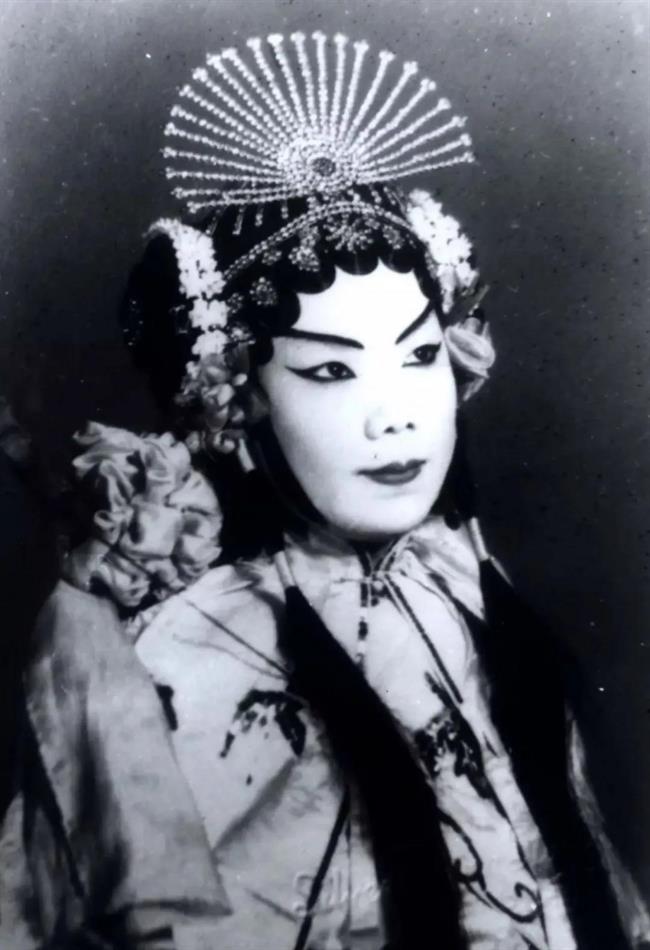 清明思忆,浙艺师生在南山陵园纪念越剧皇后,浙艺名师姚水娟