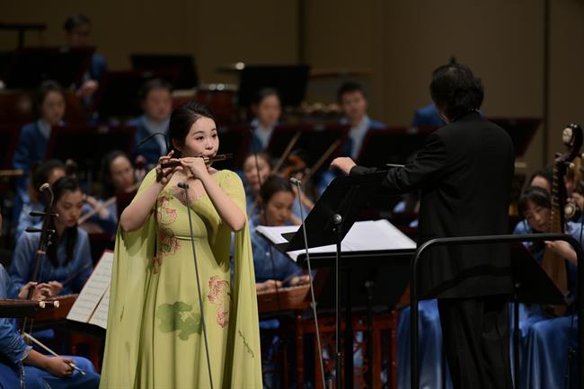 中论",由陈加斌与吴樟华共同作曲,吴樟华演奏的笛子协奏曲《王昭君》