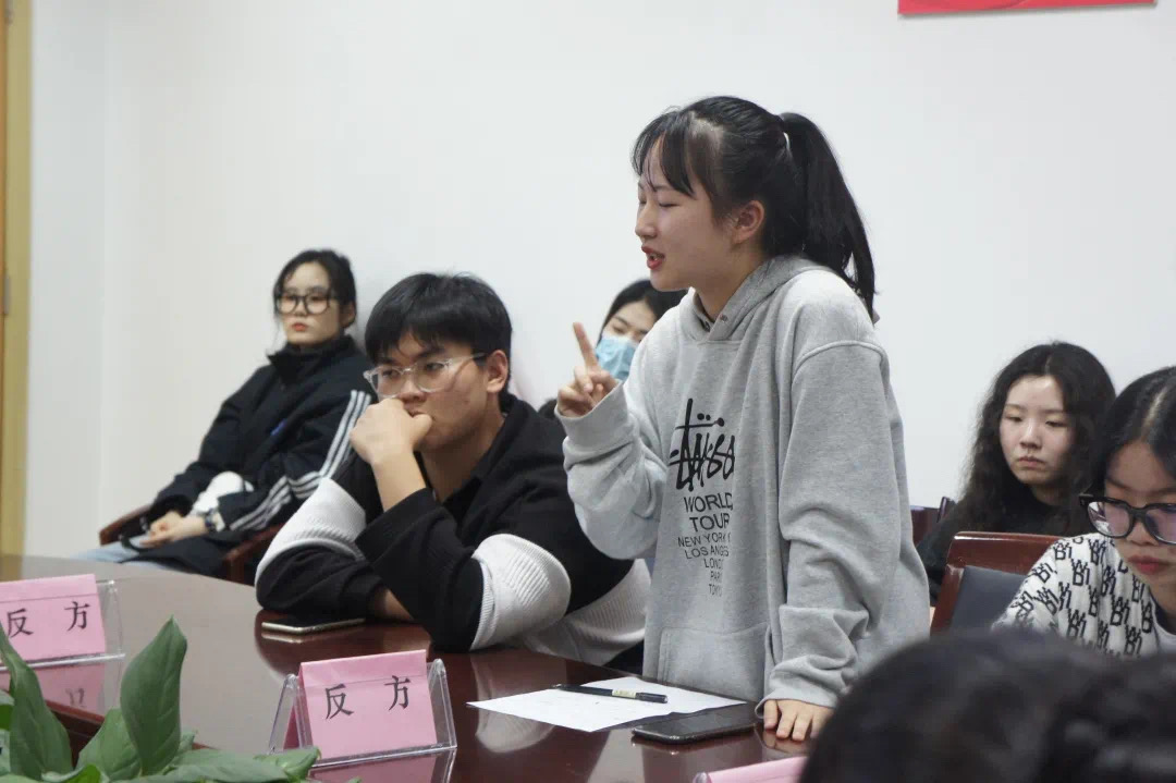 "音你而辩"辩论赛开赛/大学生加入学生会利大于弊,还是弊大于利